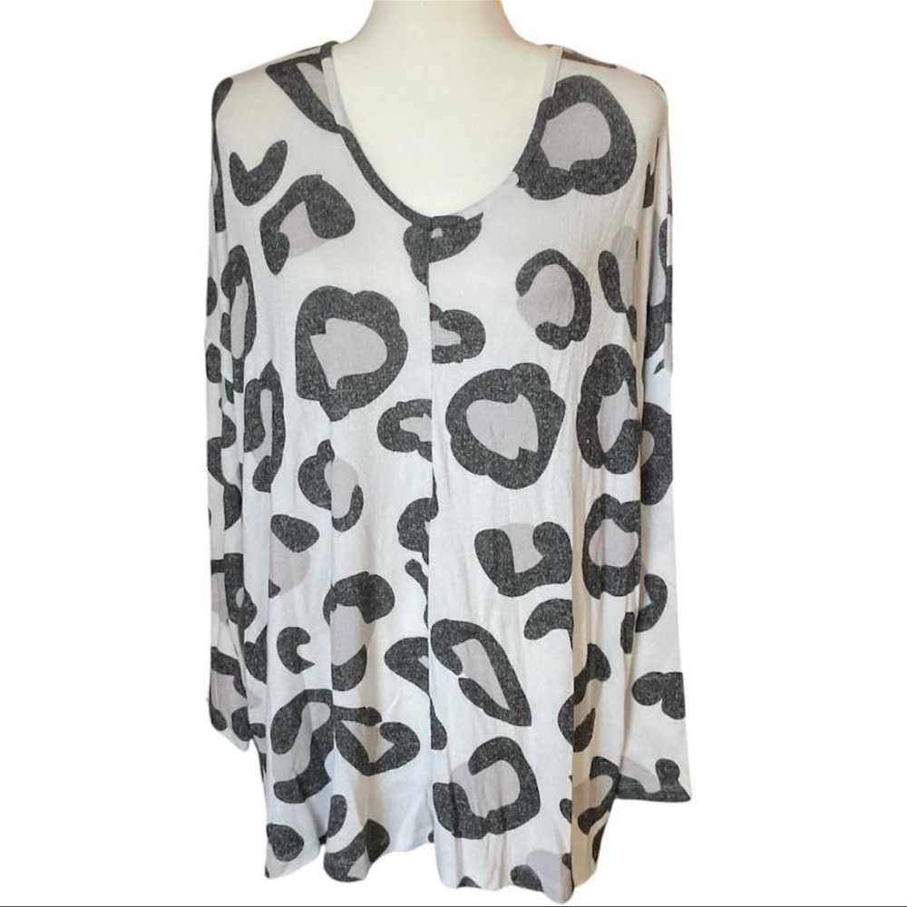 Mudpie Women's Oversized All Over Print Leopard Print Blouse One Size